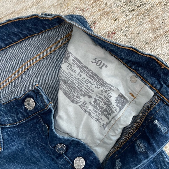 Levi’s 501 Original Fit Jeans in Medium Wash - Size 27 x 30 - Picture 8 of 8